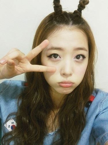 SEOUL STYLE: The Art of the Korean Selfie—Meet the Selca .
